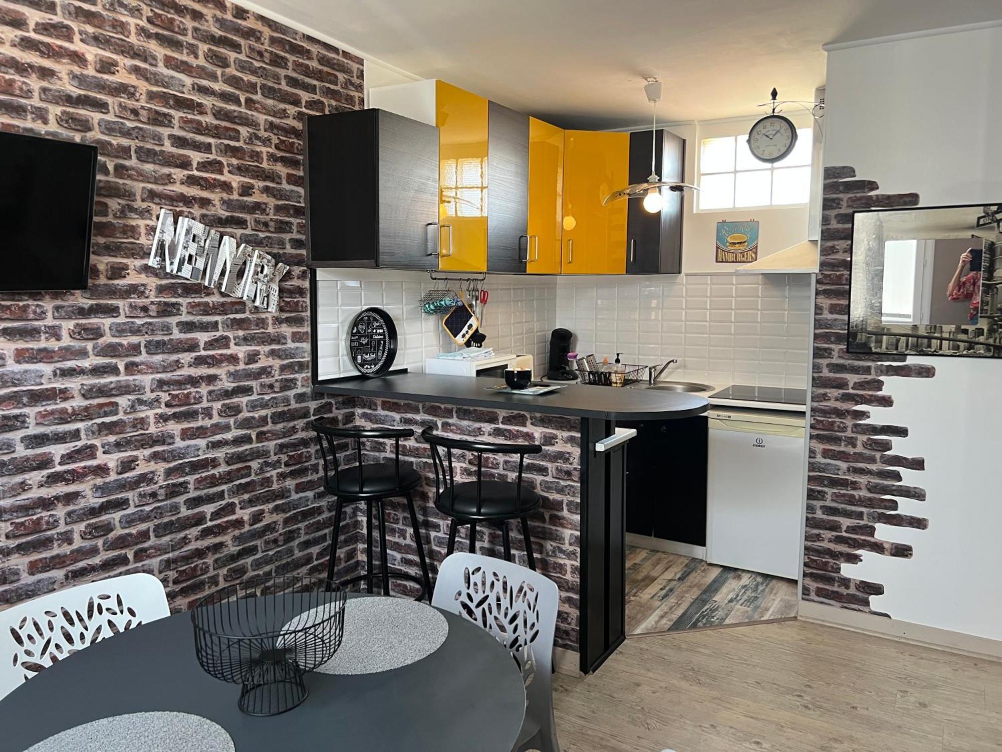 Appartement 100 M De La *